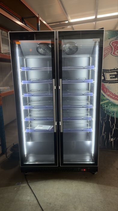 Двойна Хладилна витрина  KUHLSTEIN 801 B | 800 Л | 2 СТЪКЛЕНИ ВРАТИ | NO FROST | R290,Колелца ,Самозатваряне ,LED ,Закалени стъкла , 12 рафта