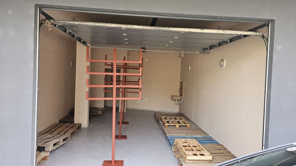 Дава се под наем Гараж / Паркомясто в Плевен, Идеален център - 40 кв.м за 153 € - Снимка #4