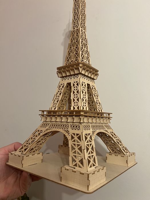 Macheta 3d Turnul Eiffel Puzzle 3d in stare impecabila