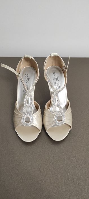 Vand rochie de mireasa + sandale