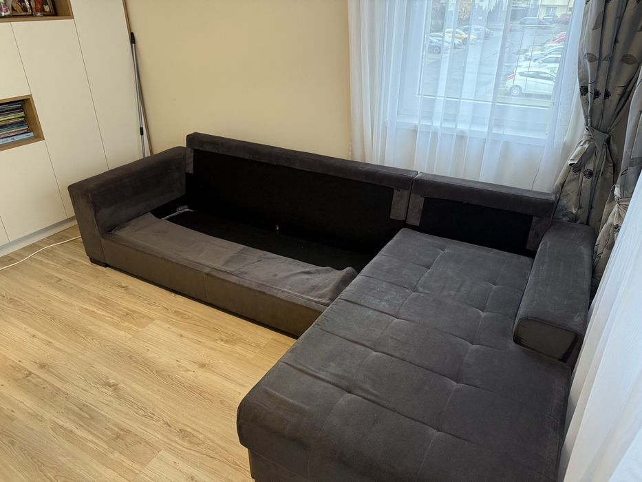 Canapea extensibila cu zona de relax si lada