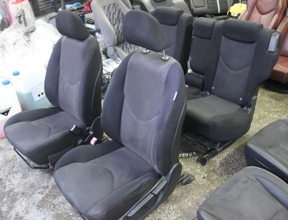 Салон за Тойота Рав 4 – Toyota Rav 4 - 2005 - 700 лв.