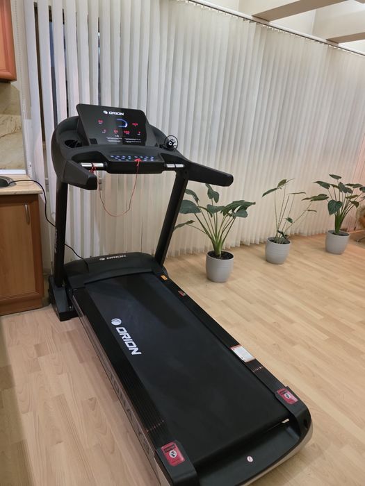 Banda de alergat ORION Tona Y3, inclinare automata, 18.8 km/h, 150 kg