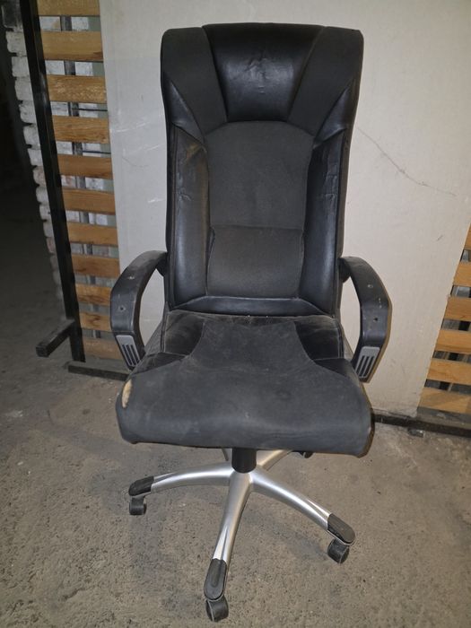 Офисное кресло большое