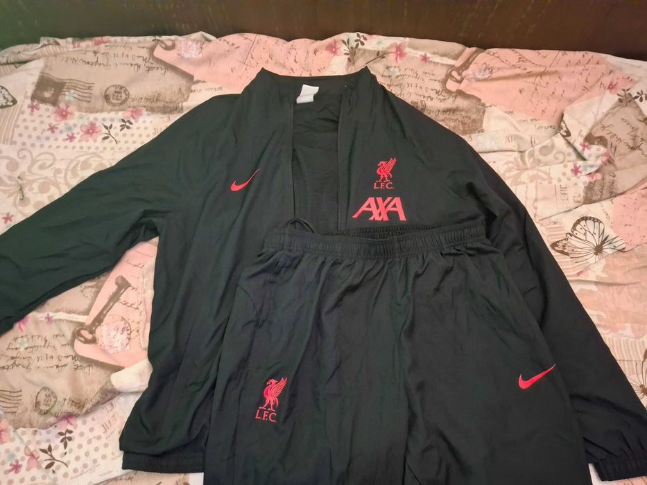 Уникален екип на Ливърпул ДЪЛЪГ горнище и долнище ЧИСТО НОВ  300 лв.