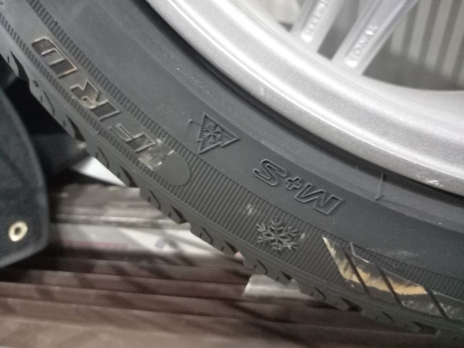 Диски и шины на Мерседес R19