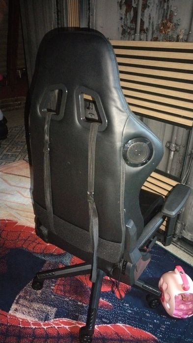 Scaun gaming cu lumini