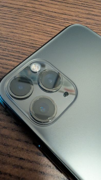 iPhone 11 pro 64 GB в отлично състояние.