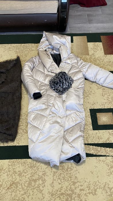 Куртка , шапка платок шерстеной . Все в хорошем состояний.