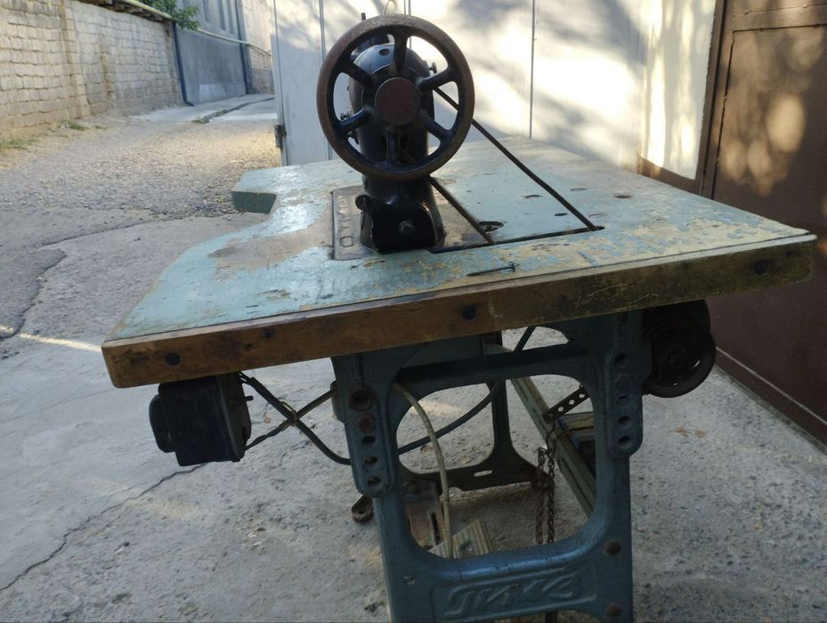 Продается швейная машинка Zinger в работаем состоянии