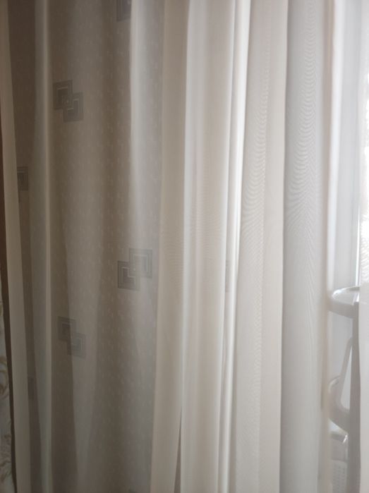 Покрывало и 2 тюли отдам за Барни