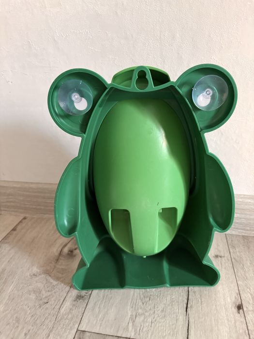 Продам горшки и писсуар