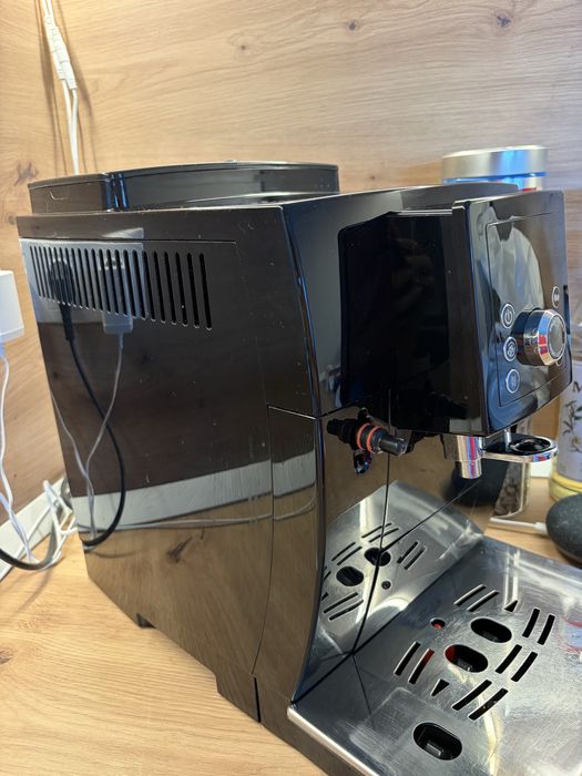 Espressor automat DeLonghi Magnifica S ECAM 23.260.B, 1450 W, 15 bar, 1.8 l, Negru
