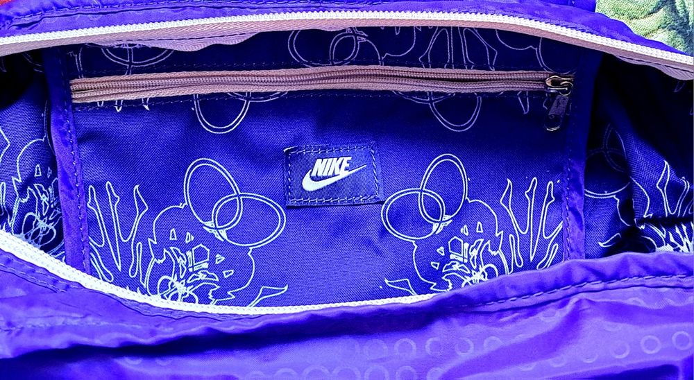 Gentuță  sport Nike.
