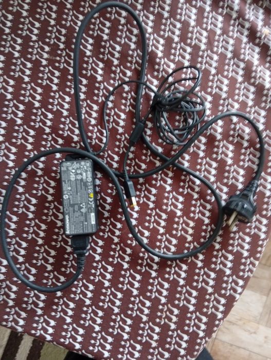 Încărcător laptop lenovo