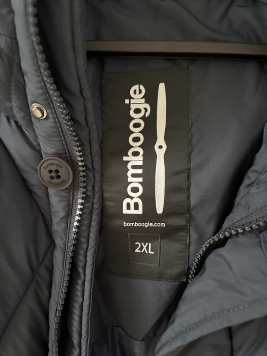 Bomboogie geaca de iarna, cu gluga si multiple buzunare, noua cu etich