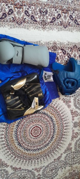 Продам боксеркий комплект (торга нет , самовывоз)