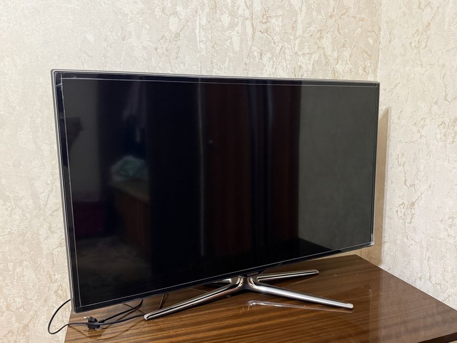 Продам телевозор Samsung, можно вместе со столом