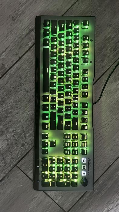 Roccat Vulcan 120 AIMO RGB механична клавиатура-Нова