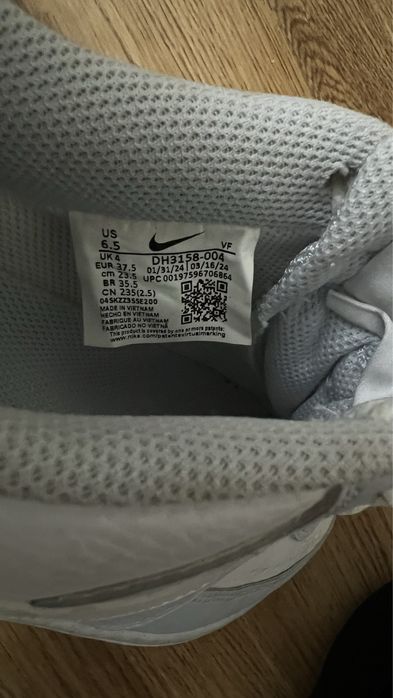 Кроссовки женские найки