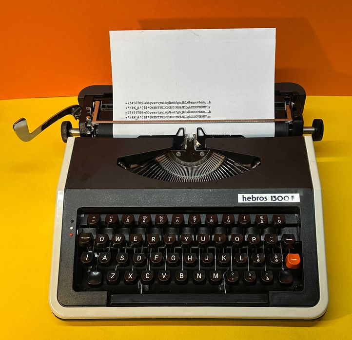 Чисто нова Пишеща Машина Хеброс 1300 F клавиатура Латиница  Обслужeна