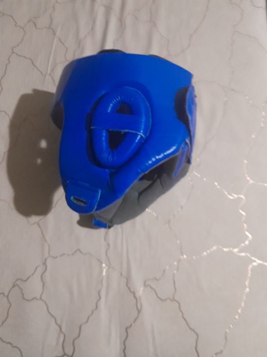 шлем ADIDAS очень хороший