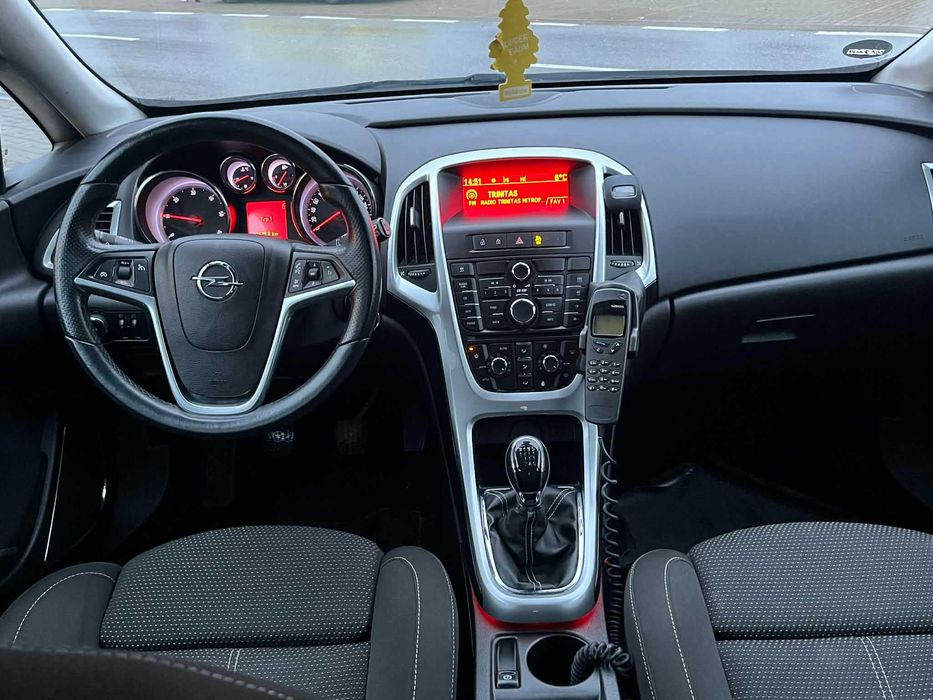 Opel astra J 2011