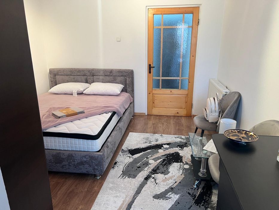 Închiriez garsoniera confort I