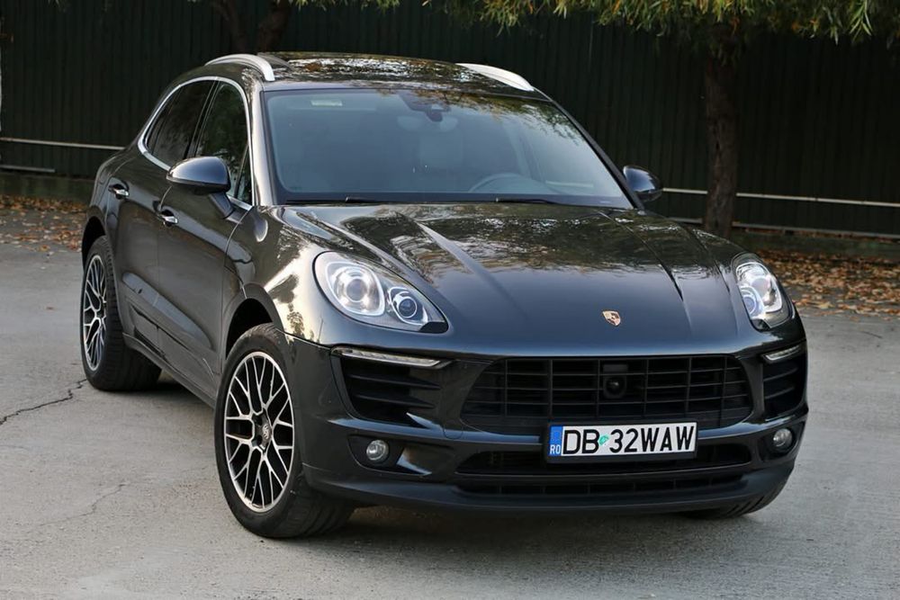 PORSCHE Macan