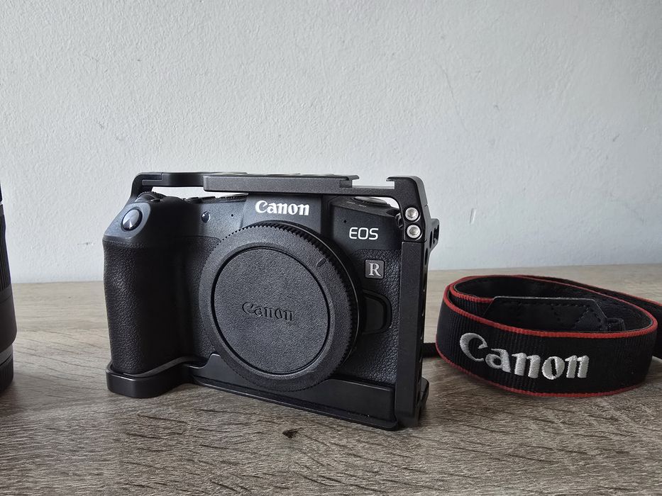 Canon EOS RP + Canon RF 24-105 f/4-7.1 IS STM + кейдж + 3 батерии