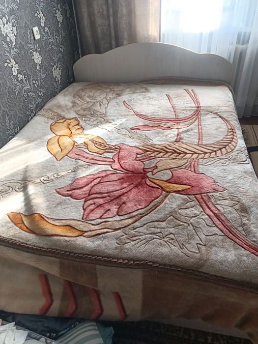 Продам кровать с матрасом