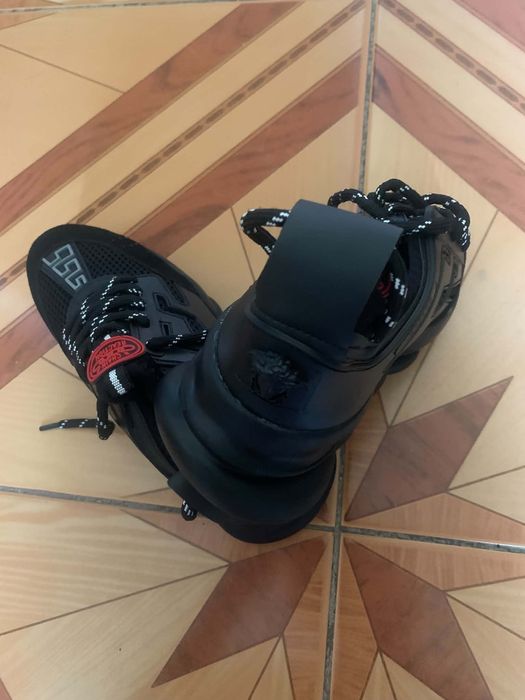 Adidasi chain reaction