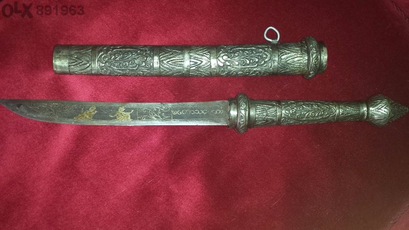 Колекционерски нож с гравирано острие