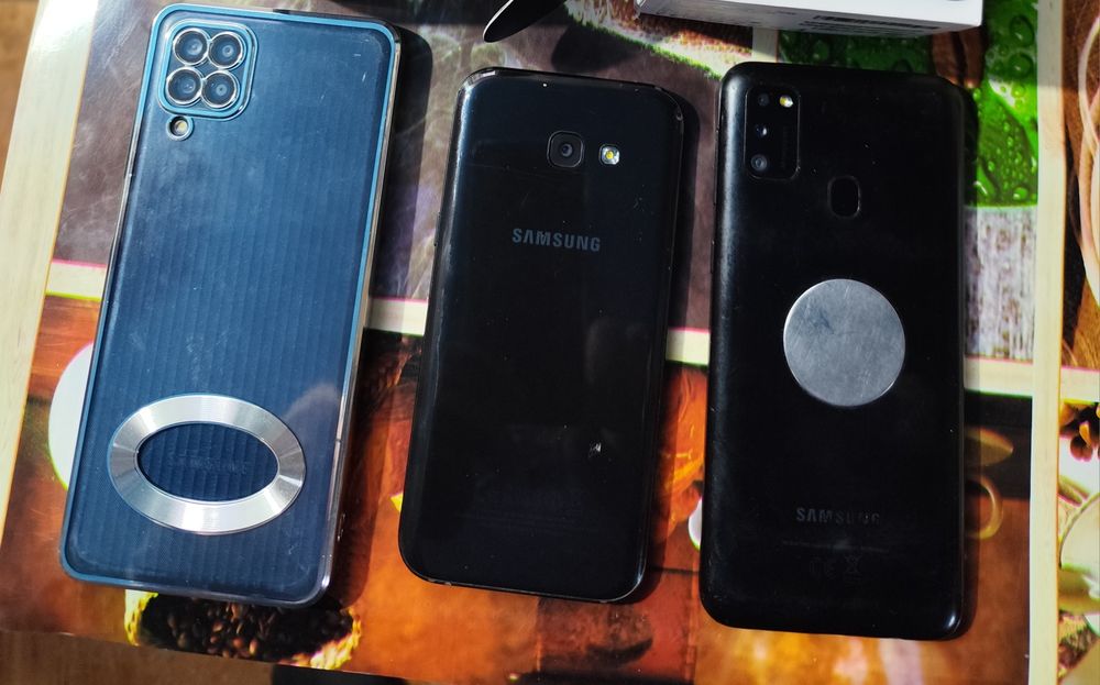 Vând 5  telefoane  12 milioane