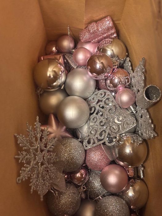 Set complet brad de Crăciun + decorațiuni și globuri - 100 LEI