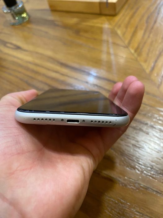 Айфон XR 64/75 face есть