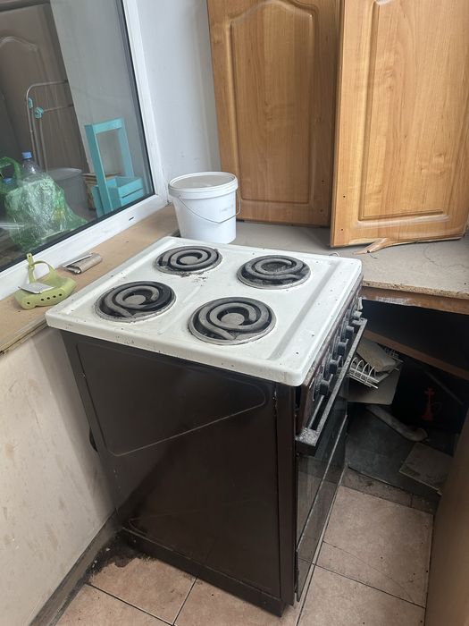 Продам электрическую плиту