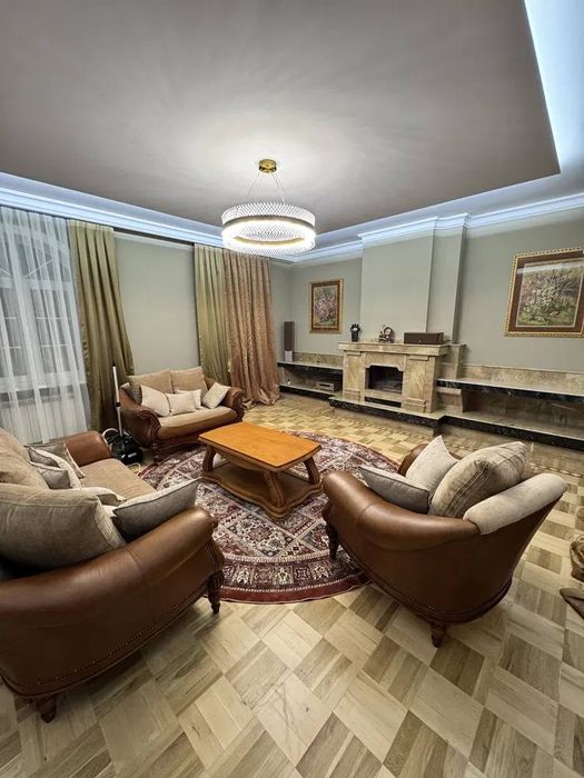 Сдается шикарый уютный дом на 7 соток,на Центр Луночарского (н788)