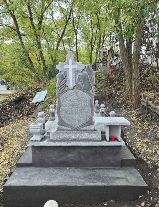 Monumente funerare,cavouri,borduri