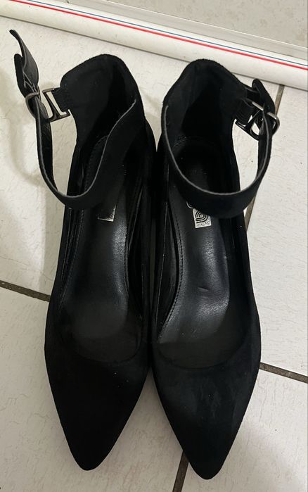 Продам женские туфли