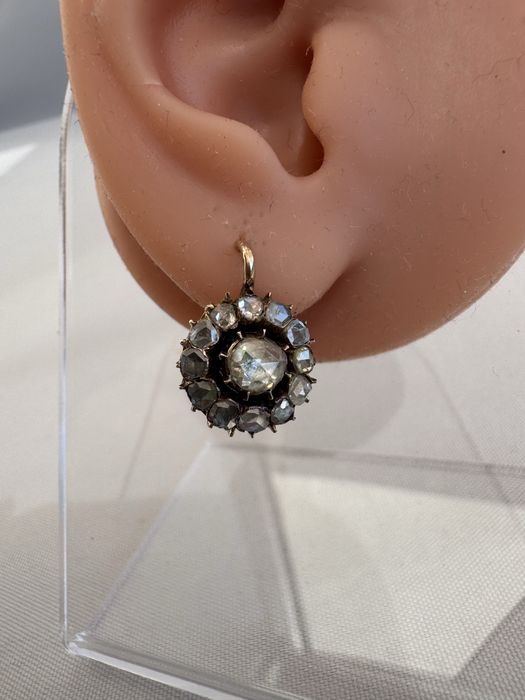 Cercei din aur si diamante rose