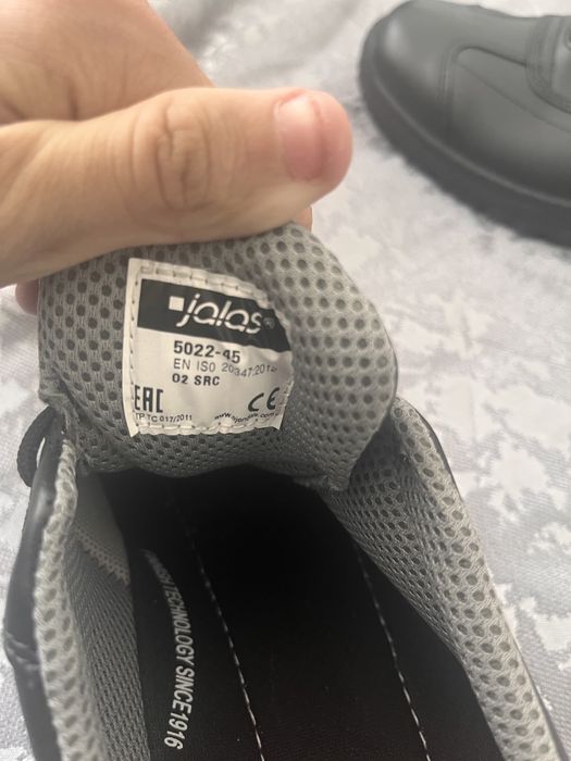 Продам новые ботинки jalas