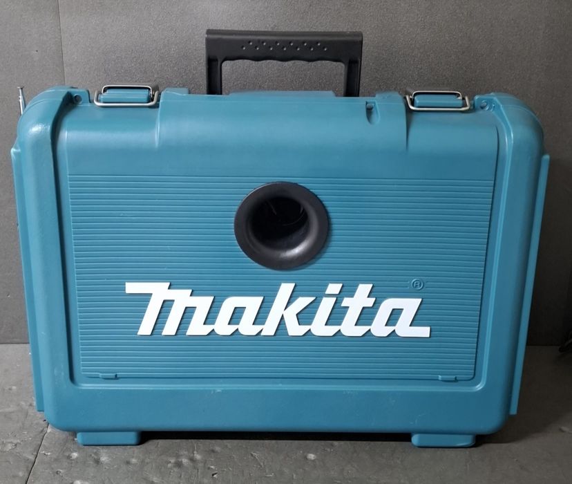 Radio Makita 18v si 220v 2 x 30 wati