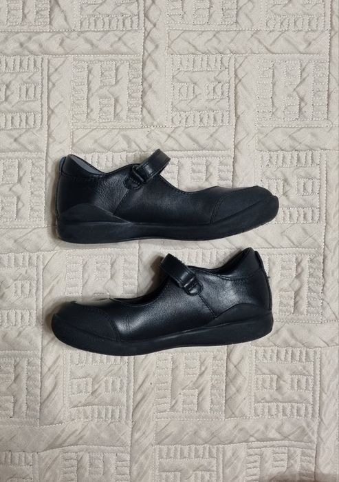 Продам кожаные туфли на девочку