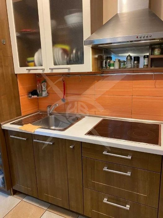 Продава се Тристаен апартамент в Варна, м-т Траката - 121 кв.м за 1984 €/кв.м - Снимка #3