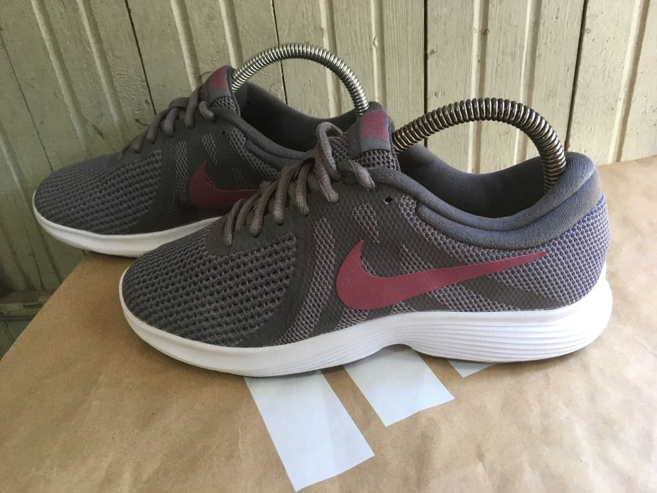 ''Nike Revolution 4''оригинални маратонки 39 номер