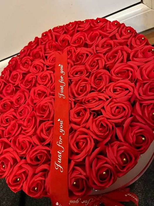 Cutie cadou trandafiri