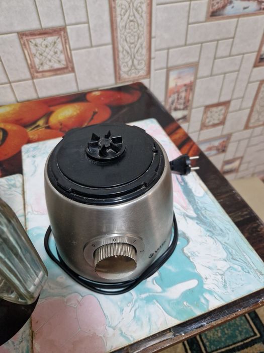 Продаю блендер Vitek