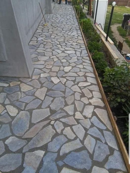 Piatră naturală pentru pavat  alei ,garduri etc .