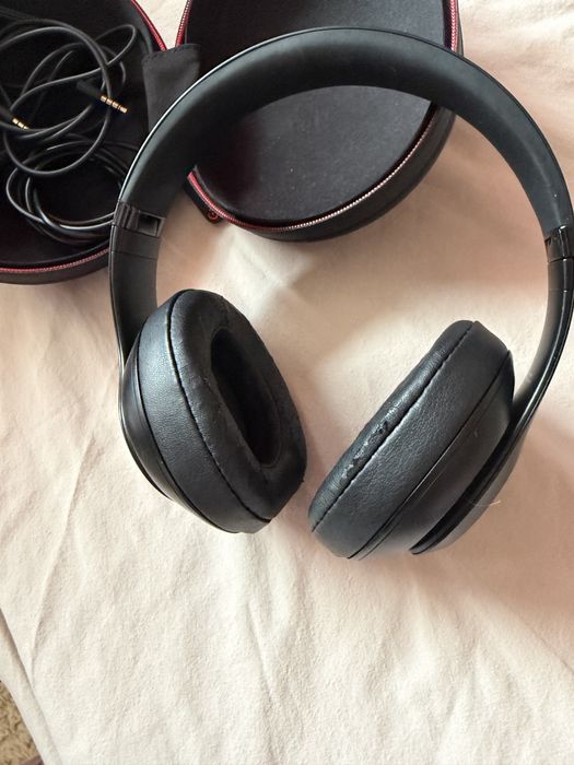 Продавам безжични слушалки ,,Beats” с оригинална кутия + аксесоари